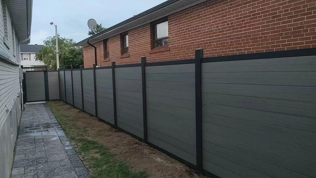 Composite privacy fence
